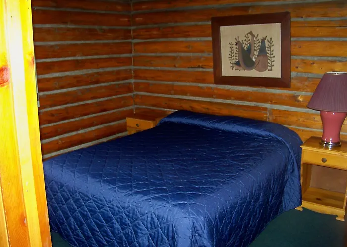 Of The Woods Hotel 3*